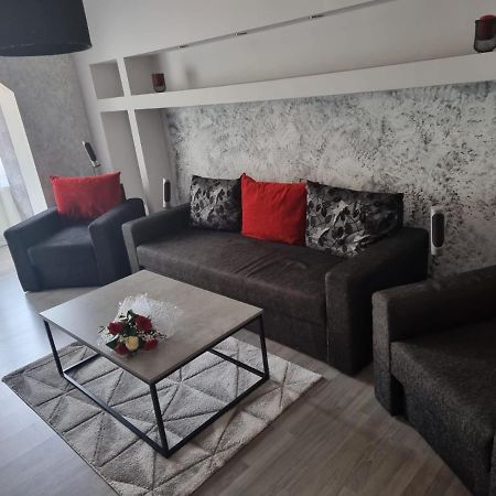 Clau Home Хунедоара Екстериор снимка